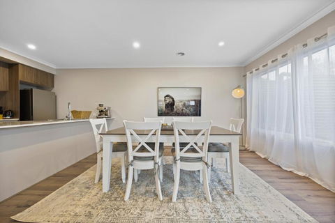 Ballarat Modern Oasis, Stylish 3 Bedroom 2 Bathroom Retreat, Newly Build, New Appliances, Beds And Furniture, Walking Distance To Shopping Mall - South Australia Travel 4