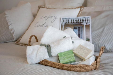 Banjos Cabin Gippsland - NEW Hamptons Retreat W King Bed Valley Views - South Australia Travel 2