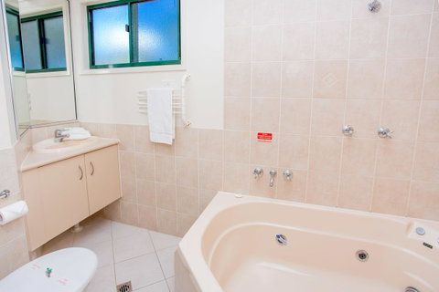 NRMA Bowen Beachfront Holiday Park - South Australia Travel 14