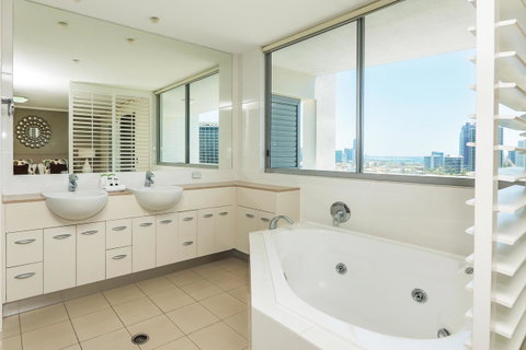 Trilogy Surfers Paradise - South Australia Travel 25