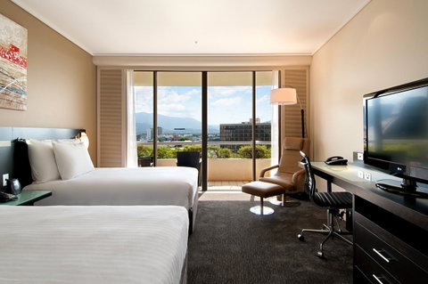 Hilton Cairns - South Australia Travel 33