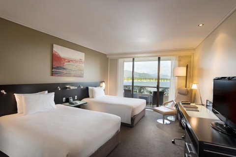 Hilton Cairns - South Australia Travel 1