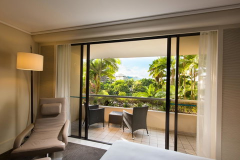 Hilton Cairns - South Australia Travel 10