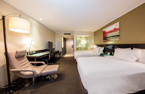 Hilton Cairns - South Australia Travel 11