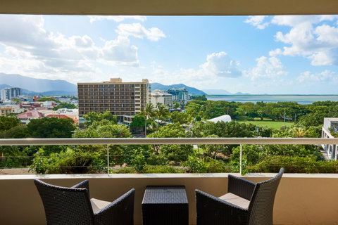 Hilton Cairns - South Australia Travel 12