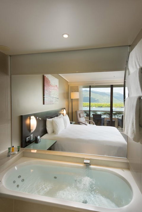 Hilton Cairns - South Australia Travel 2