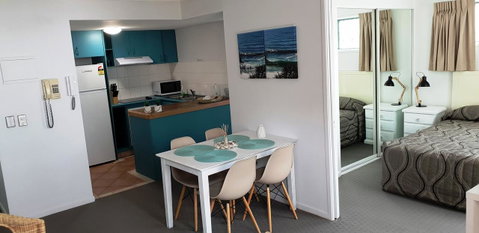 Surfers Beach Resort 2 - South Australia Travel 13