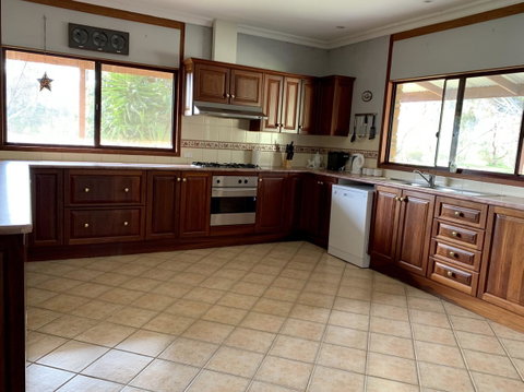Beeâ€™s Place - 3 Bedroom Home On 10 Acres Of Land With Distant Ocean Views - South Australia Travel 2