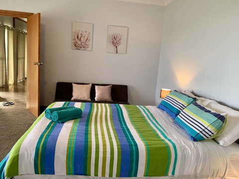 Beeâ€™s Place - 3 Bedroom Home On 10 Acres Of Land With Distant Ocean Views - South Australia Travel 5