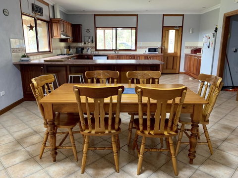 Beeâ€™s Place - 3 Bedroom Home On 10 Acres Of Land With Distant Ocean Views - South Australia Travel 1