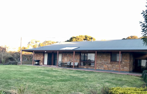 Beeâ€™s Place - 3 Bedroom Home On 10 Acres Of Land With Distant Ocean Views - South Australia Travel 10