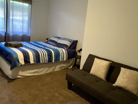 Beeâ€™s Place - 3 Bedroom Home On 10 Acres Of Land With Distant Ocean Views - South Australia Travel 6