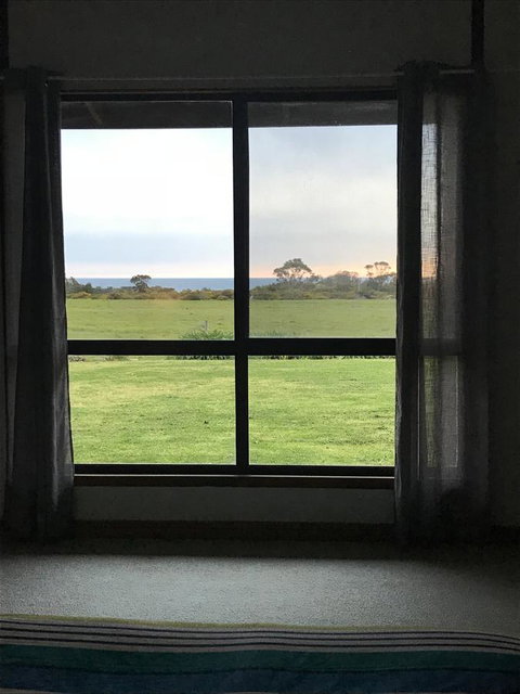 Beeâ€™s Place - 3 Bedroom Home On 10 Acres Of Land With Distant Ocean Views - South Australia Travel 20
