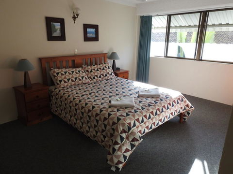Placid Waters Holiday Apartments - South Australia Travel 9