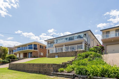 'Salt & Light' Mollymook - South Australia Travel 1