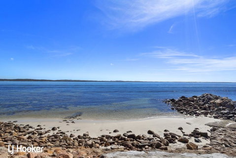 'Yacaaba' Beautiful Waterfront Location - South Australia Travel 3