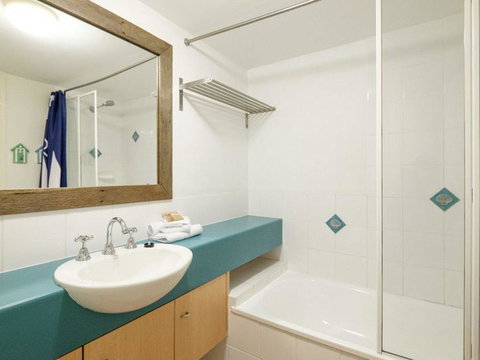 13 Pt Lookout Beach Resort - South Australia Travel 1