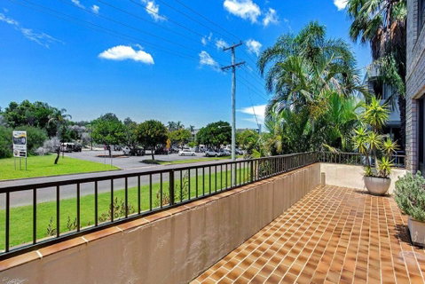 14 'THE DUNES', 38 MARINE DR - LARGE UNIT WITH POOL, TENNIS COURT AND DIRECTLY ACROSS FROM FINGAL - South Australia Travel 2