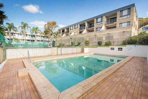 14 'THE DUNES', 38 MARINE DR - LARGE UNIT WITH POOL, TENNIS COURT AND DIRECTLY ACROSS FROM FINGAL - South Australia Travel 3