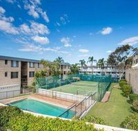 14 'THE DUNES' 38 MARINE DR - LARGE UNIT WITH POOL TENNIS COURT AND DIRECTLY ACROSS FROM FINGAL - South Australia Travel