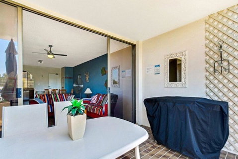 14 'THE DUNES', 38 MARINE DR - LARGE UNIT WITH POOL, TENNIS COURT AND DIRECTLY ACROSS FROM FINGAL - South Australia Travel 1