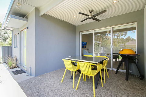 18 On Rayner - Swish Apartment Myrtleford - South Australia Travel 3