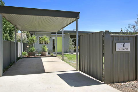 18 On Rayner - Swish Apartment Myrtleford - South Australia Travel 2