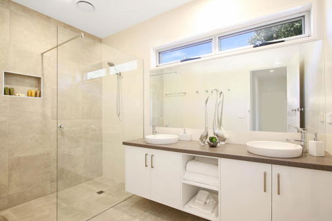 18 On Rayner - Swish Apartment Myrtleford - South Australia Travel 0