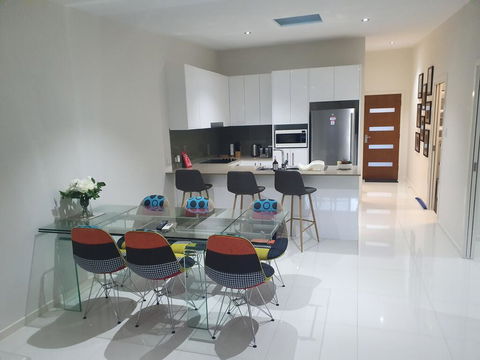 2 BDR Sea View Guest House - South Australia Travel 2