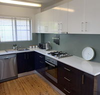 2 Bed Bar Beach Apartment - stroll to beach  cafes supermarket apartment 6 - South Australia Travel