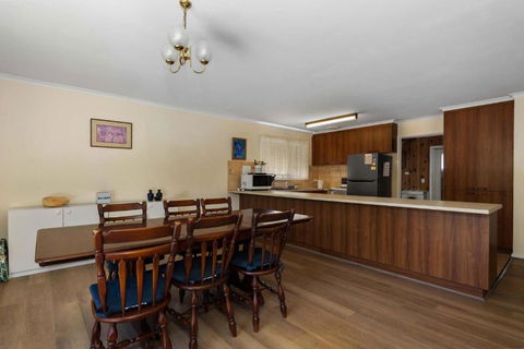 Beach Dreaming - Wifi, Netflix, Air Con, Pets, Full Linen, Sleeps 9 - South Australia Travel 2