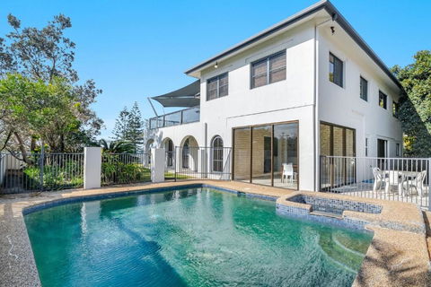 Beach Front Beach Break 1 - Belle Escapes Byron Bay - South Australia Travel 0