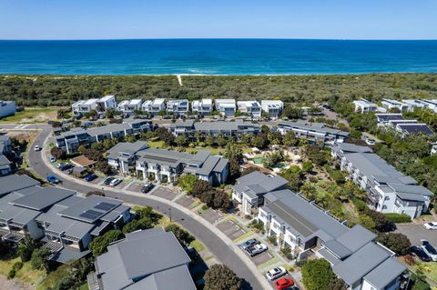 Beach Golf Pool Style Luxury - South Australia Travel 0