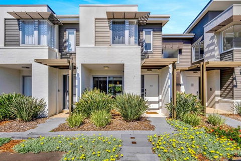 Beach Golf Pool Style Luxury - South Australia Travel 4