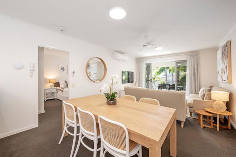 Beach Life At Coolum - South Australia Travel 2