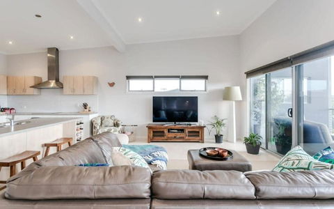 Beach Retreat Goolwa - BYO Linen - Near Beach - Fenced - South Australia Travel 2