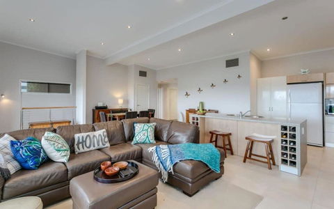 Beach Retreat Goolwa - BYO Linen - Near Beach - Fenced - South Australia Travel 3