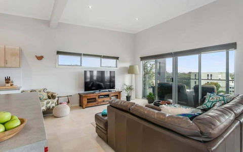 Beach Retreat Goolwa - BYO Linen - Near Beach - Fenced - South Australia Travel 4