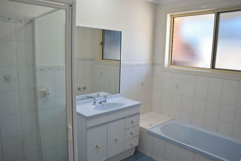 Beach Retreat - Bring Your Own Linen - South Australia Travel 3