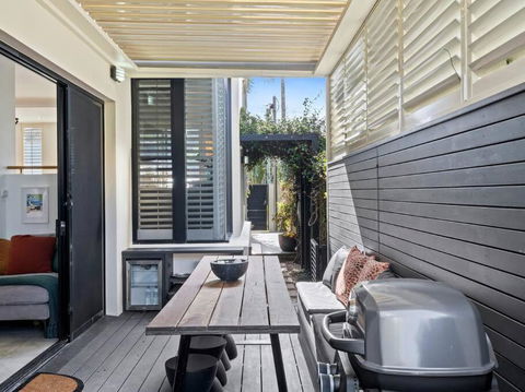 Beach Side Bliss Mermaid Beach, 3bd - Heated Pool - South Australia Travel 4