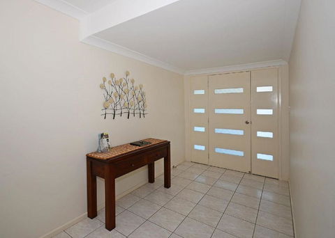 Beach Tails - Toogoom- Beachfront - South Australia Travel 1