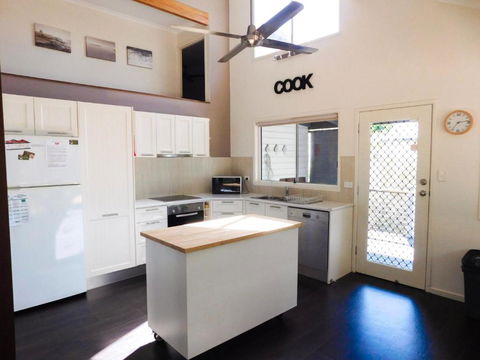 Beach Tails - Toogoom- Beachfront - South Australia Travel 2