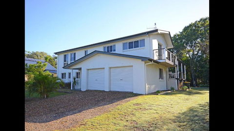 Beach Tails - Toogoom- Beachfront - South Australia Travel 0