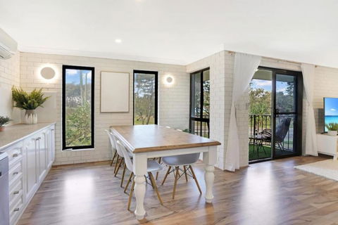 Beachfront Styled 2 BR Apt W Pool At Buddina - South Australia Travel 1