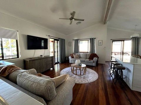 Beachside Modern Cedar Home - South Australia Travel 1