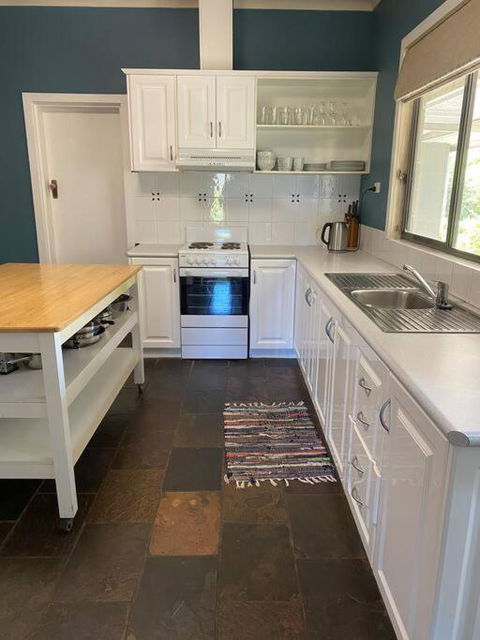 Beautiful 1960s Home In Historic Yackandandah - South Australia Travel 3