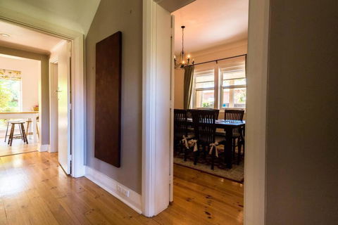 Beautiful 2 Story Manor Close To Beach And All - South Australia Travel 4