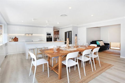 Beautiful Beach House In The Heart Of Town - South Australia Travel 2