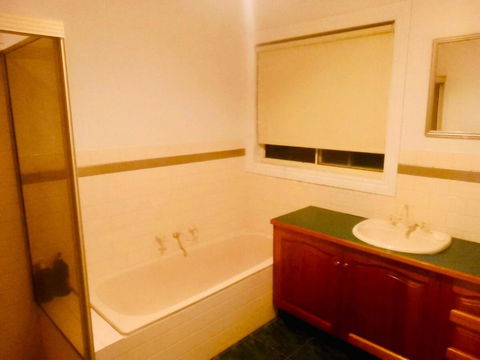 Beautiful Lakeside House - South Australia Travel 3