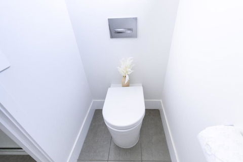 Beautiful Modern 3 Bedroom Family Suite Sleeps 6 - South Australia Travel 1